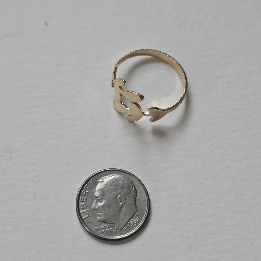 Delicate Gold Leaf Open Ring Size 7.5